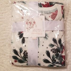 NWT. Womens thermal 2 piece pajama set.